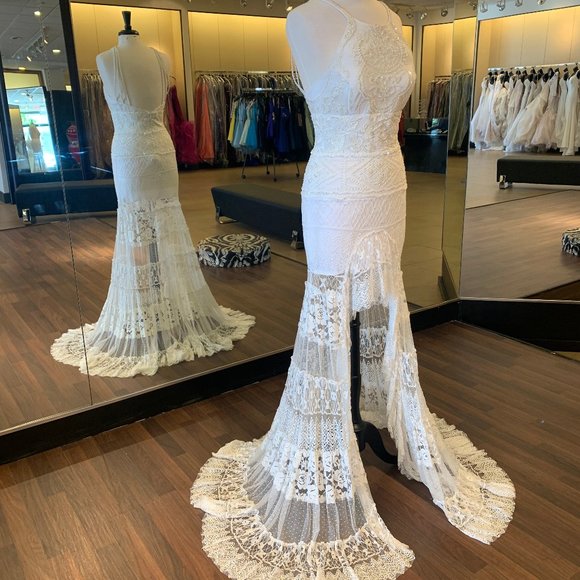 High-low, different pattern lace skirt, Halter top - Picture 3 of 3